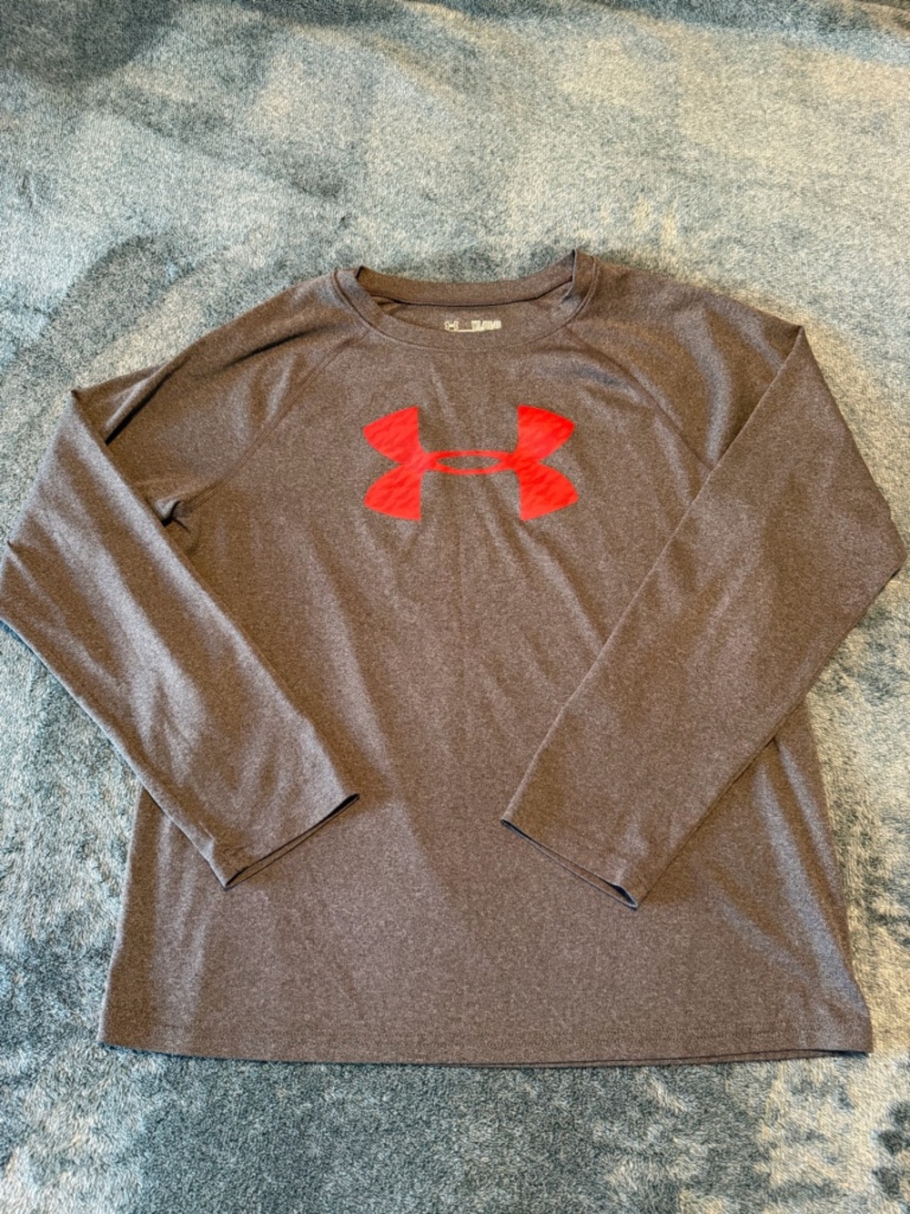 Under Armour Boy's Gray Long Sleeve Shirt with Red Logo‎ Size YXL